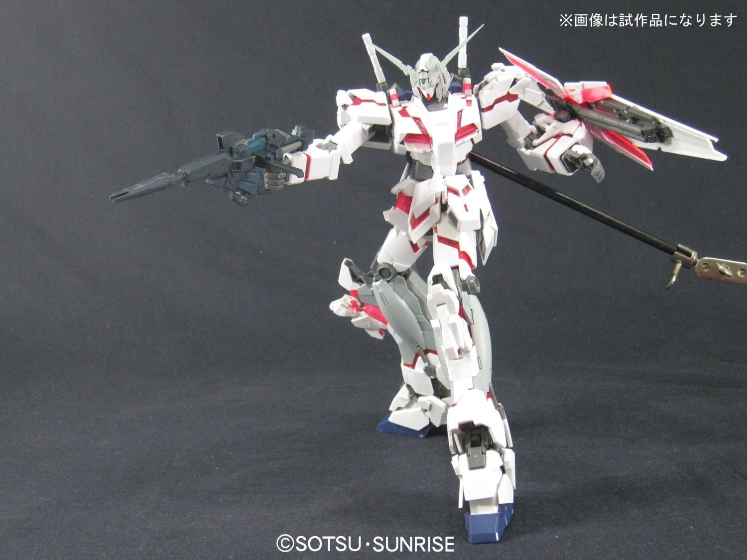 Bandai Hobby RX-0 Unicorn Gundam HD Color with MS Cage Master Grade Figure, Scale 1/100