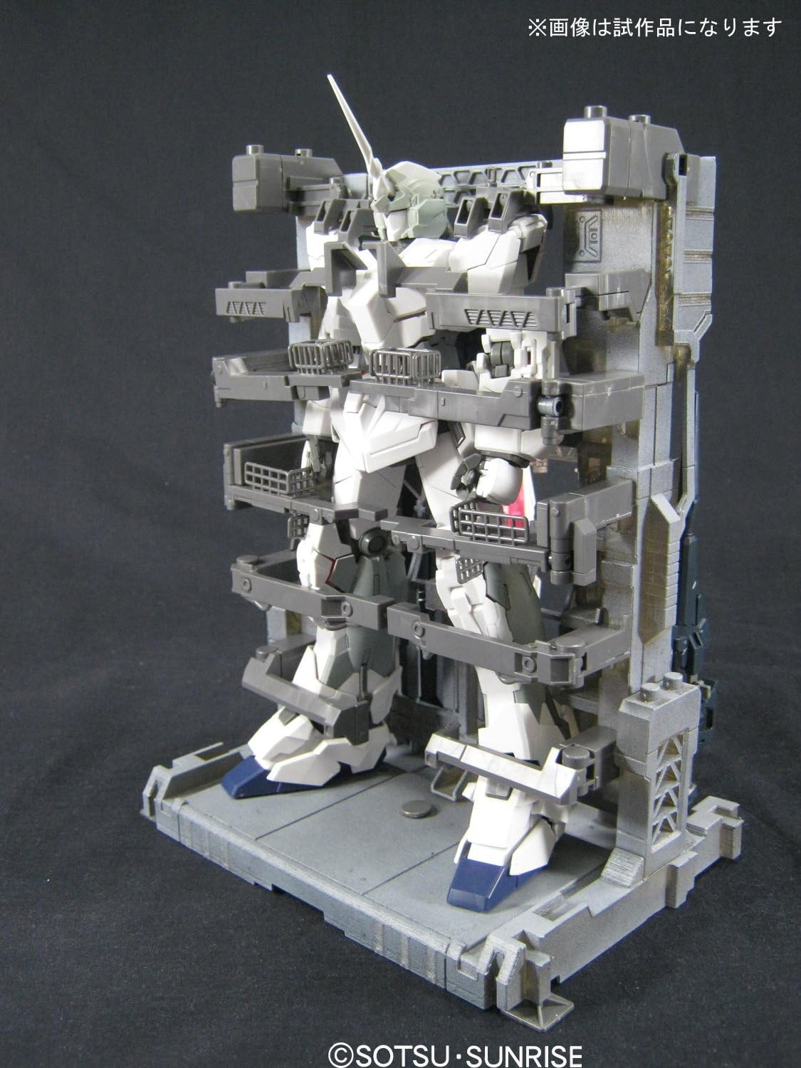 Bandai Hobby RX-0 Unicorn Gundam HD Color with MS Cage Master Grade Figure, Scale 1/100