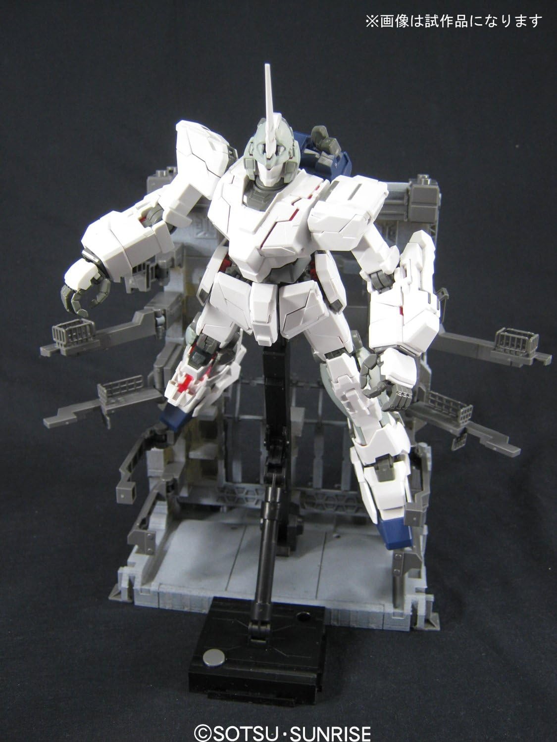 Bandai Hobby RX-0 Unicorn Gundam HD Color with MS Cage Master Grade Figure, Scale 1/100