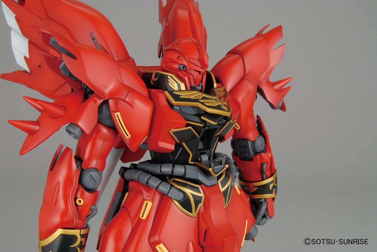 Bandai Hobby – Gundam UC – Sinanju (Animation Color) MG 1/100 Model Kit